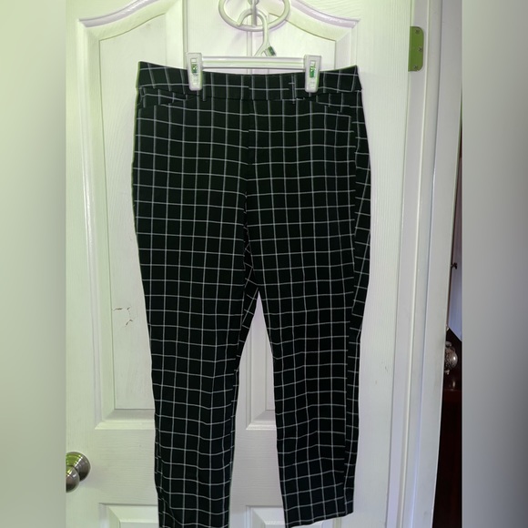 Old Navy Pixie High Rise Trousers (Size Medium) - Picture 2 of 3